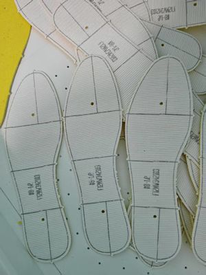 Good price High-Precision Computer-Controlled Shoe Marking Machine with 1200 x 900mm Working Area for Shoe Upper and Vamp online